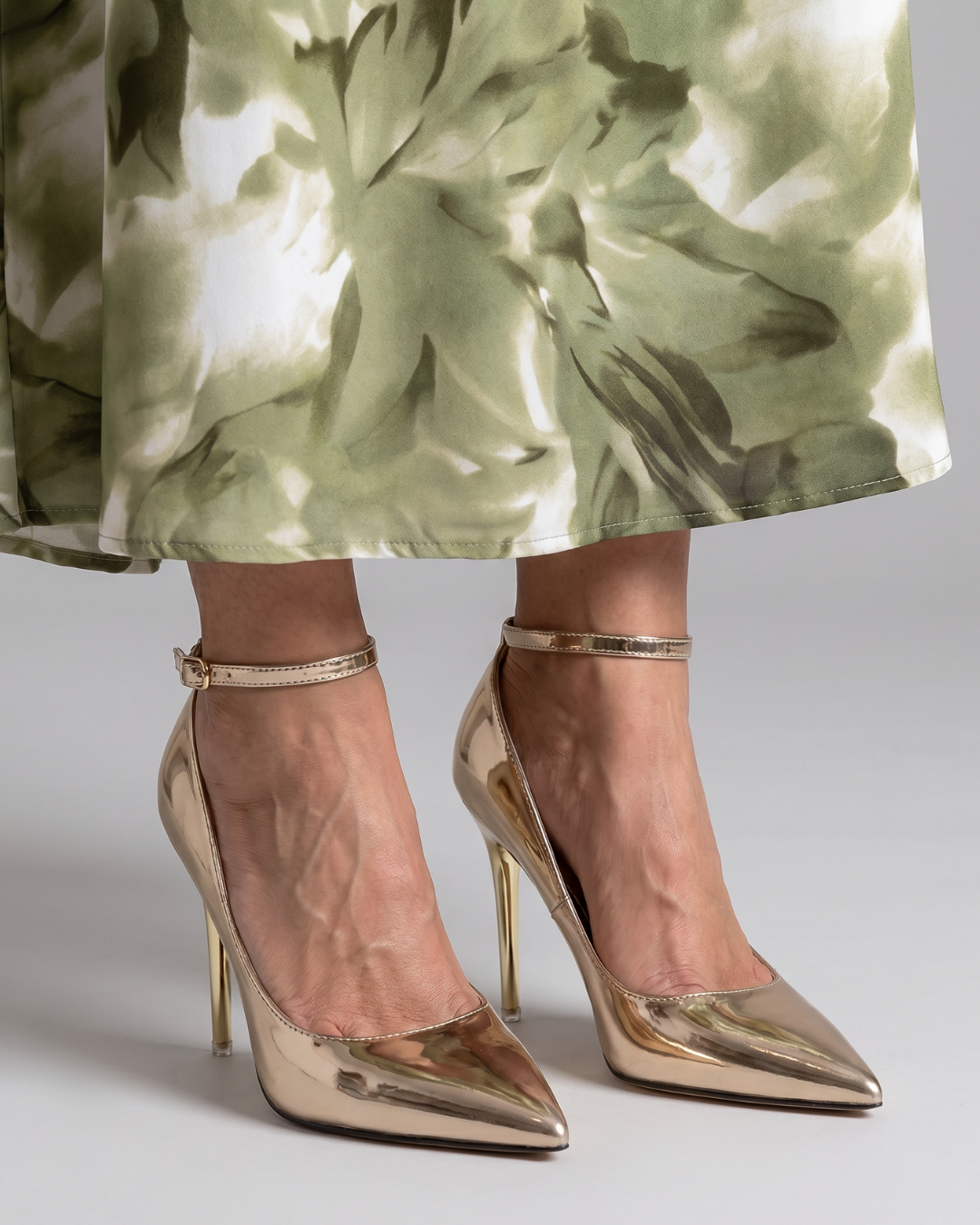Elowen | Zapatos de Tacón Metalizados de Punta Fina con Tira de Tobillo