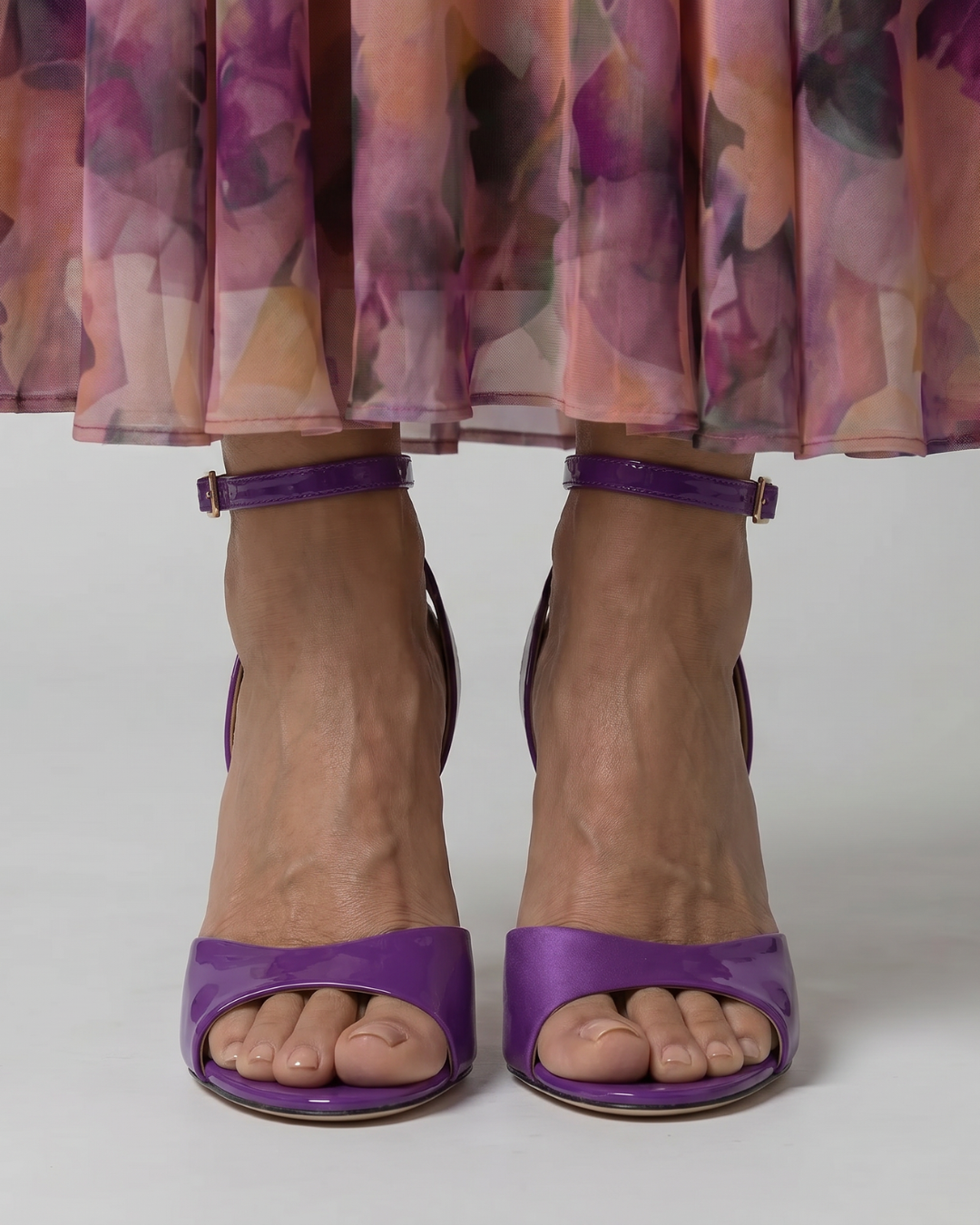 Selene | Sandalias Stiletto Metalizadas con Tira de Tobillo