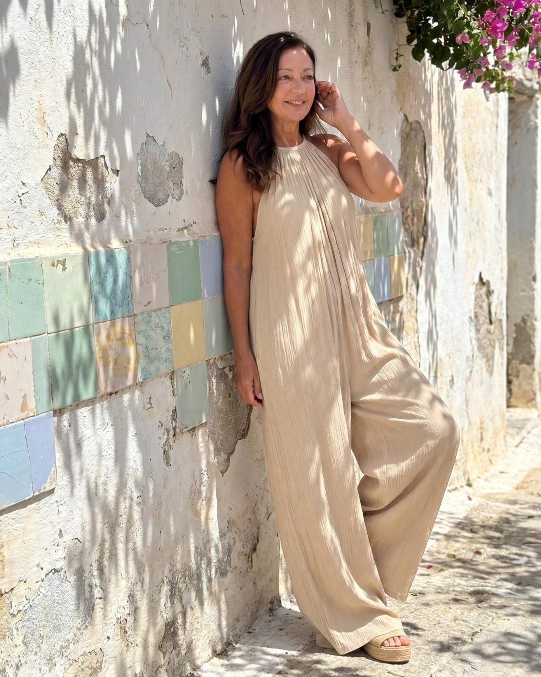 Sylvara | Mono Holgado Plisado de Pierna Ancha con Cuello Halter