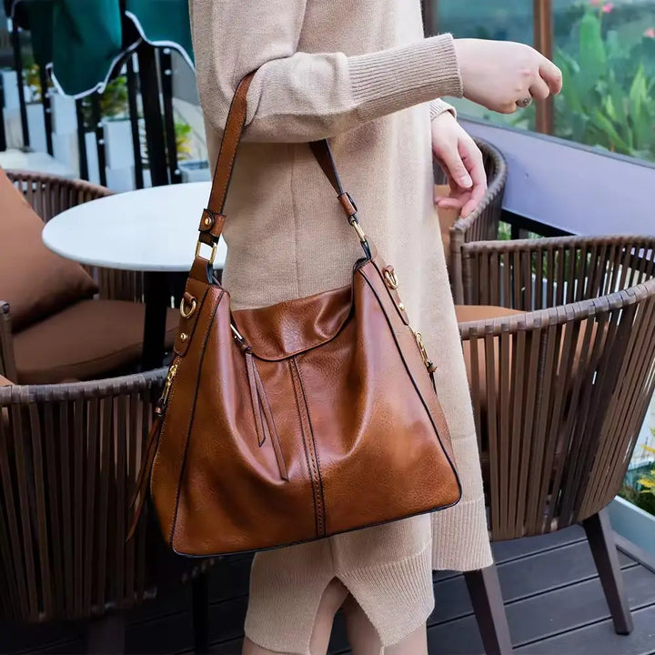 Bolso hobo de cuero lujoso con características antirrobo
