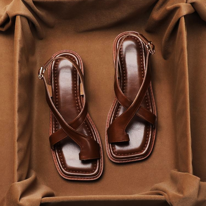 Sandalias cruzadas en cuero italiano