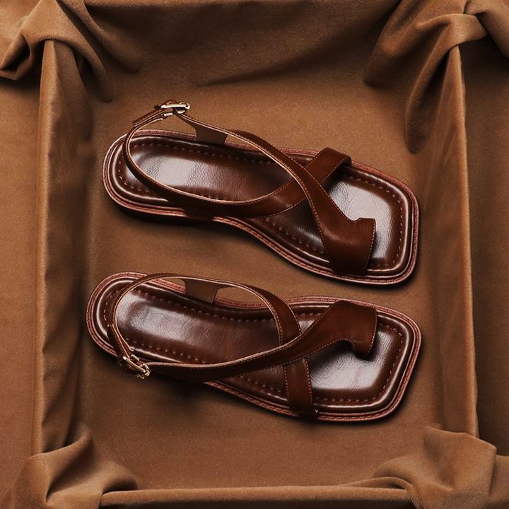 Sandalias cruzadas en cuero italiano