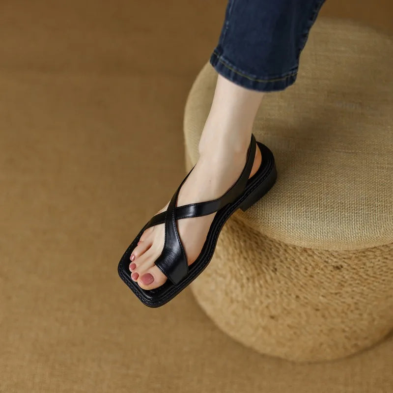 Sandalias cruzadas en cuero italiano