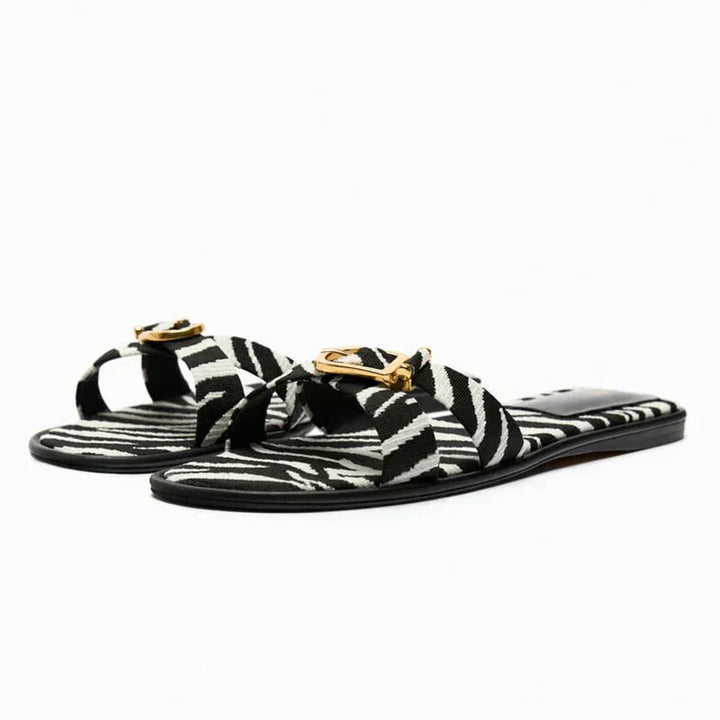Sandalias de tiras recortadas en cuero italiano