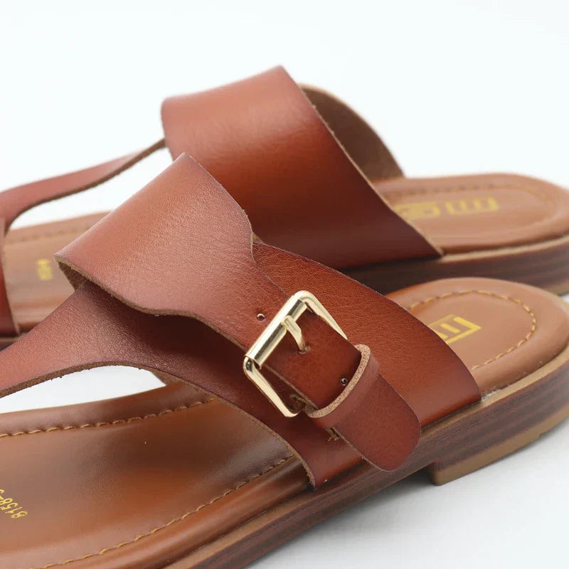 Sandalias Nice de cuero con hebilla