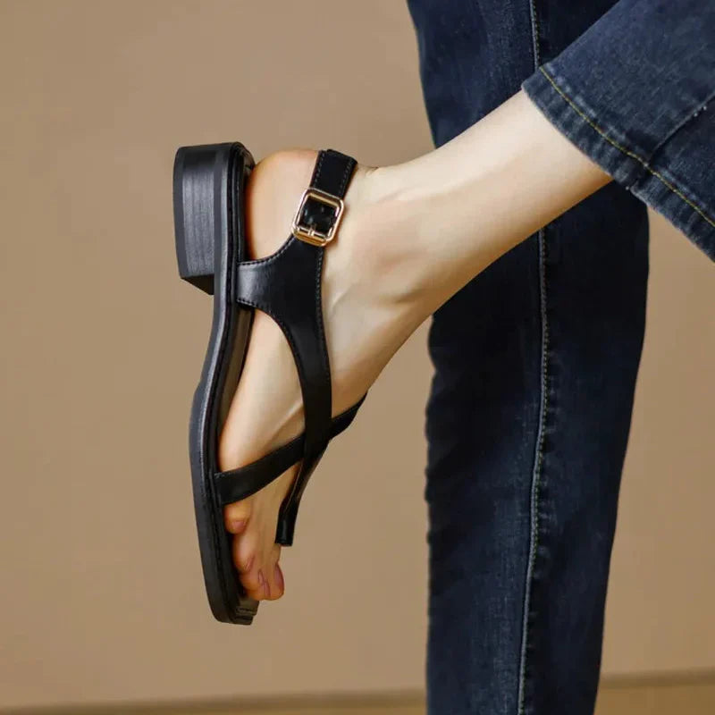 Sandalias cruzadas en cuero italiano