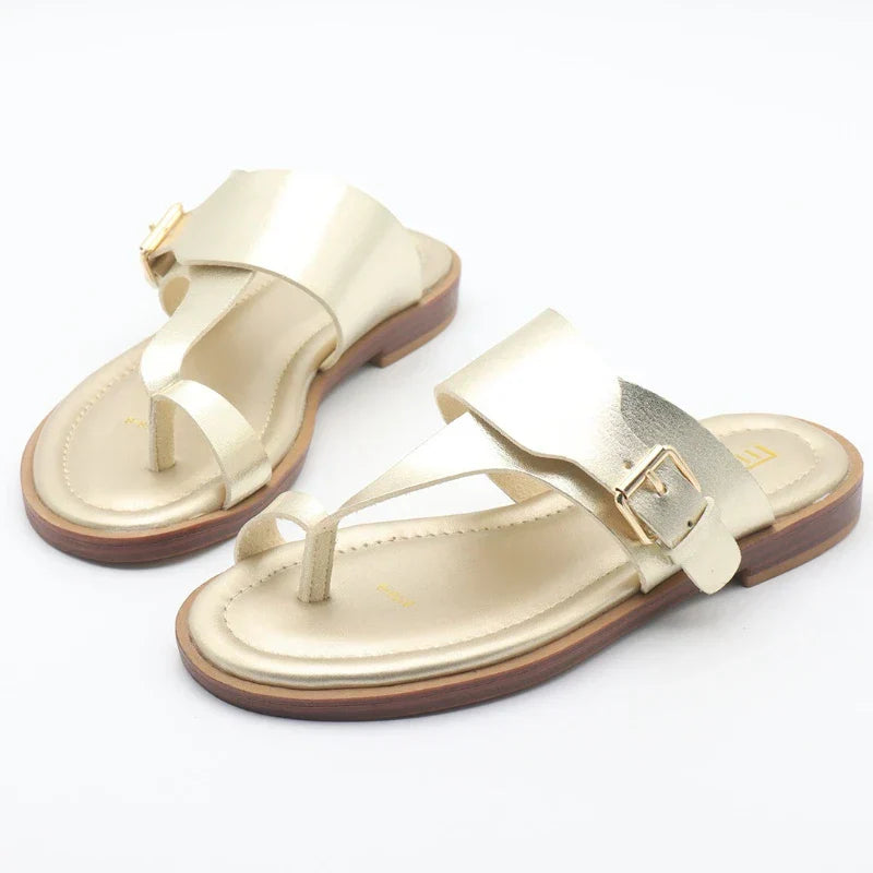 Sandalias Nice de cuero con hebilla