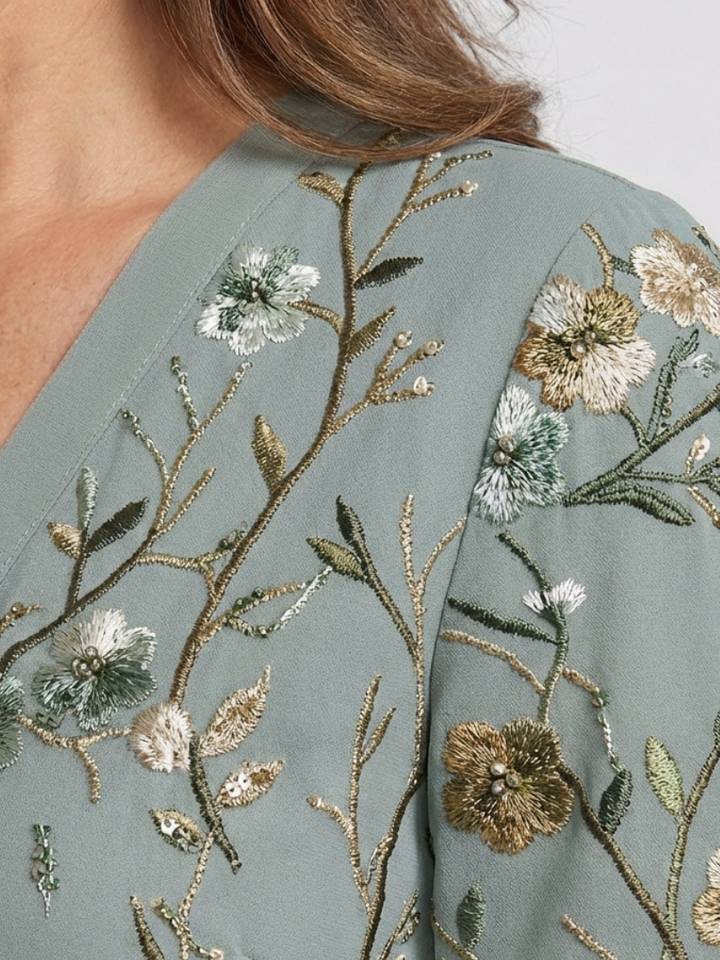 Evade | Vestido Maxi Floral de Manga Corta con Escote en V